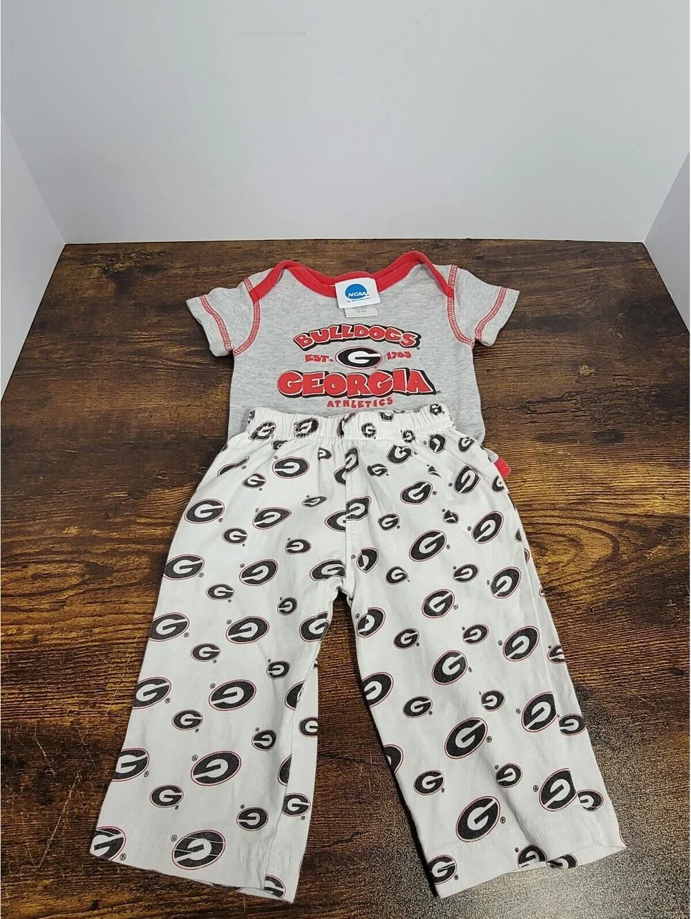 Georgia Bulldogs Baby Bodysuit and Pants Set 0-3 Months